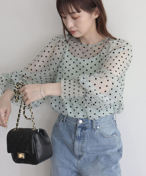 fredy emue（フレディエミュ）の「[新色追加]ドットシアー袖ボリュームブラウス（インナー付き）（シャツ/ブラウス・レディース・ホワイト系その他4/ブラック系その他3/ベージュ系その他3/ブルー系その他・38）」の5枚目の写真