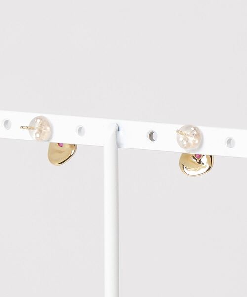 Enasoluna（エナソルーナ）の「enasoluna Colorful earrings(red)（ピアス（両耳用）・レディース・ゴールド・FREE）」の2枚目の写真