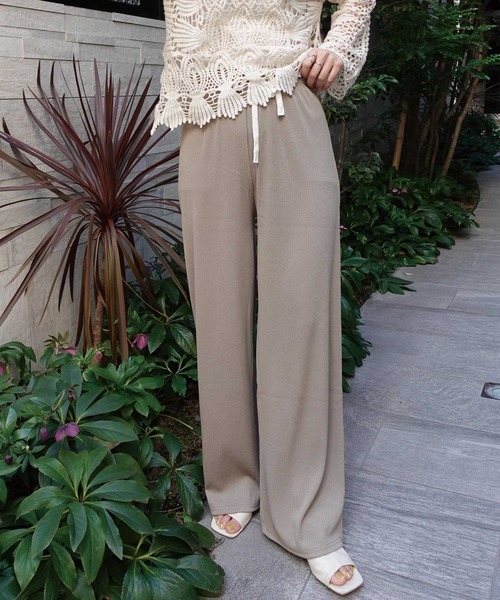 CORNERS（コーナーズ）の「イージーカットフレアカラーパンツ（スウェットパンツ・レディース・チャコールグレー/ブラック/グレイッシュベージュ/アイボリー/ピンク/ライム・M/L/XL）」の12枚目の写真