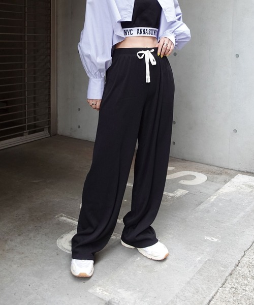 CORNERS（コーナーズ）の「イージーカットフレアカラーパンツ（スウェットパンツ・レディース・チャコールグレー/ブラック/グレイッシュベージュ/アイボリー/ピンク/ライム・M/L/XL）」の8枚目の写真