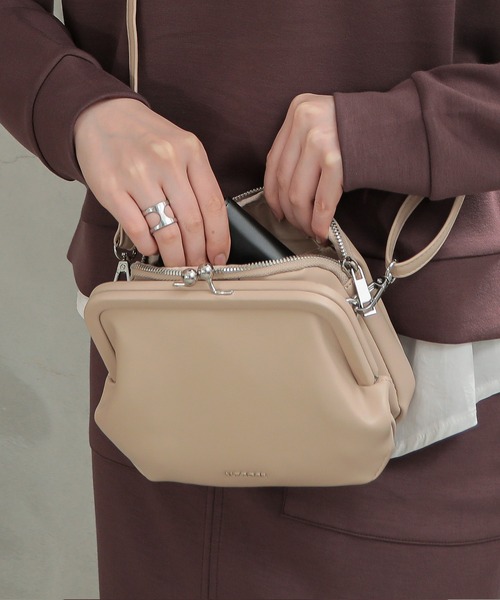 ALTROSE（アルトローズ）の「がま口ショルダーバッグ クララ（ショルダーバッグ・レディース・ベージュ/アイボリー/ブラック/シルバー・FREE）」の18枚目の写真