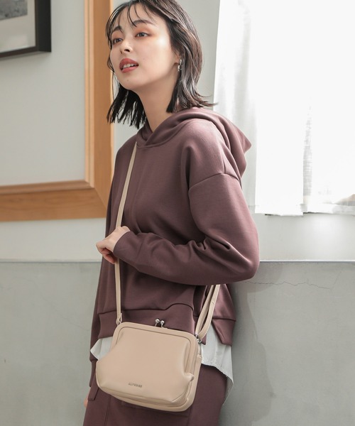 ALTROSE（アルトローズ）の「がま口ショルダーバッグ クララ（ショルダーバッグ・レディース・ベージュ/アイボリー/ブラック/シルバー・FREE）」の20枚目の写真