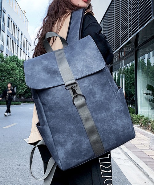 florist（フローリスト）の「【A4収納可/撥水】【軽量】ムラ染めレザーのスクエアフラップリュックサック/バックパック（バックパック/リュック・レディース・ブラック/ブルー/ブラウン・FREE）」の7枚目の写真