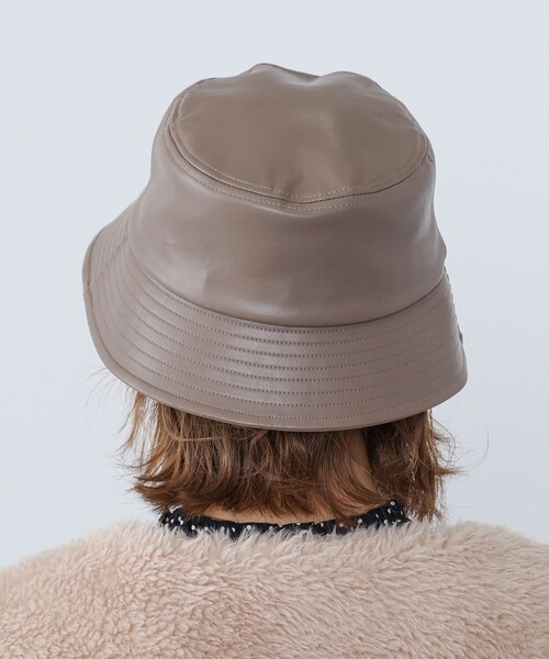 BEAMS HEART（ビームスハート）の「BEAMS HEART / フェイクレザー バケットハット（ハット・レディース・ブラック/モカ・FREE）」の4枚目の写真