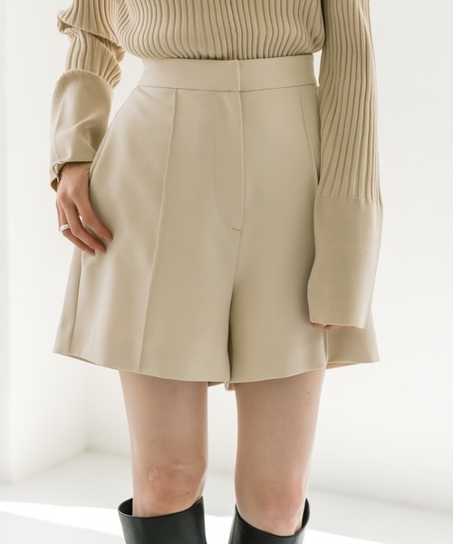 mystic(ミスティック)の「【3サイズ展開】ピンタックショートパンツ(その他パンツ・レディース・ブラック/ベージュ/チャコールグレー・0/1/2)」の3枚目の写真