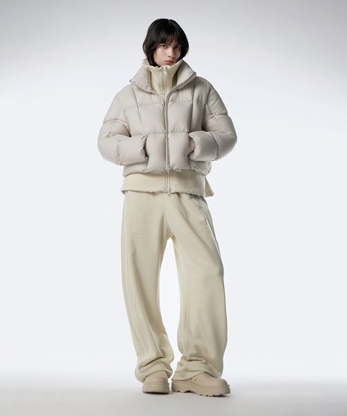 JNBY（ジェーエヌビーワイ）の「Cropped Quilted Down Jacket（ダウンジャケット/コート・レディース・ホワイト/ブラック/ピンク・38/36/40）」の5枚目の写真