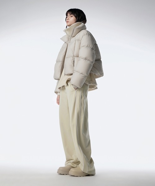 JNBY（ジェーエヌビーワイ）の「Cropped Quilted Down Jacket（ダウンジャケット/コート・レディース・ホワイト/ブラック/ピンク・38/36/40）」の6枚目の写真