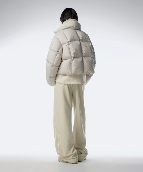 JNBY（ジェーエヌビーワイ）の「Cropped Quilted Down Jacket（ダウンジャケット/コート・レディース・ホワイト/ブラック/ピンク・38/36/40）」の7枚目の写真