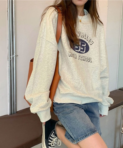 NinaetLina(ニナエリナ)の「裏毛 HILL VALLEY HIGH SCHOOL 英字ロゴトレーナー(スウェット・レディース・グレー/ベージュ/ネイビー/グリーン・FREE)」の2枚目の写真