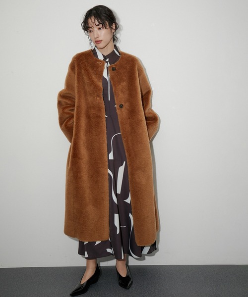 ADAM ET ROPE'（アダムエロペ）の「【リバーシブル】レディフェイクボアコート（その他アウター・レディース・ブラウン/ベージュ・FREE）」の4枚目の写真