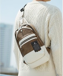 MADDEN EQUIPMENT（メデン イクイップメント）の「【WEB限定】高級感 がある デザイン で キレイな 服装 にも 使える! お出かけに 必要な荷物が収納可能な ボディバッグ（ボディバッグ/ウエストポーチ）」