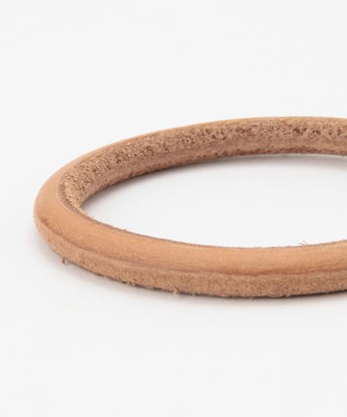 BEAMS BOY（ビームスボーイ）の「BEAMS BOY / レザーバングル（ブレスレット・レディース・ベージュ/ブラウン・MEDIUM/SMALL）」の6枚目の写真