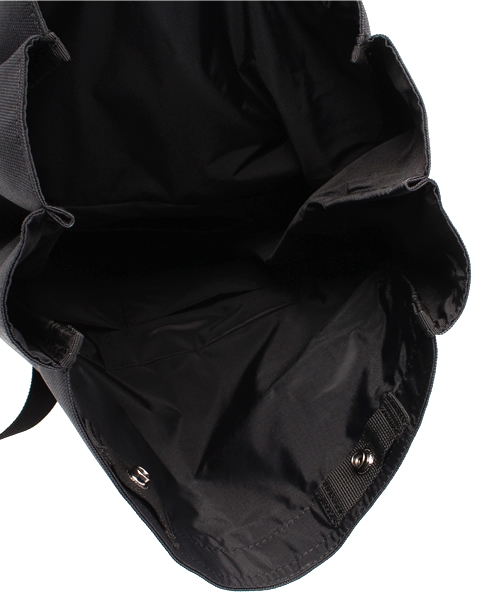 VENCEEXCHANGE（ヴァンスエクスチェンジ）の「YAKPAKヤックパックロールトップリュック  （バックパック/リュック・メンズ・ブラック・FREE）」の7枚目の写真