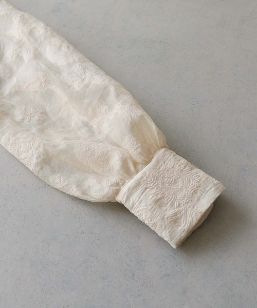 CLEIO（クレイオ）の「【CLEIO】シアー花柄ジャガードブラウス／シースルートップス（シャツ/ブラウス・レディース・アイボリー/ブラック・FREE）」の7枚目の写真