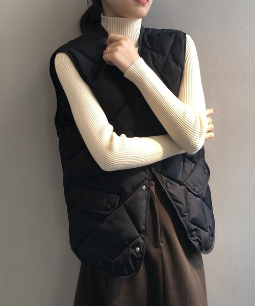 MILAE（ミレ）の「キルティングノーカラーベスト（ベスト・レディース・キャメル/オフホワイト/ブラック・S/M/L）」の11枚目の写真