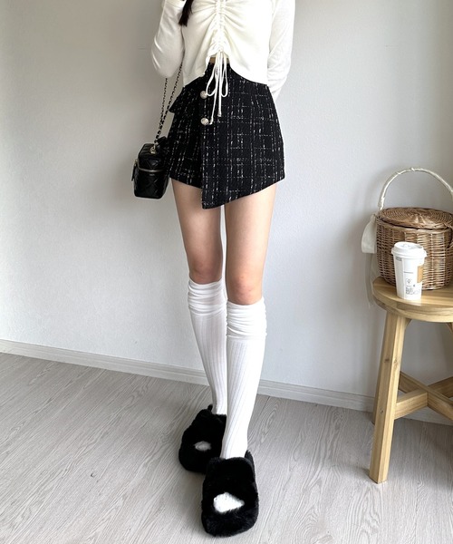 Silly（シリー）の「【ふわふわのボリューム感が可愛い】クロスデザインフェイクファーサンダル（サンダル・レディース・ホワイト/ベージュ/ブラック・SMALL/MEDIUM/LARGE）」の11枚目の写真