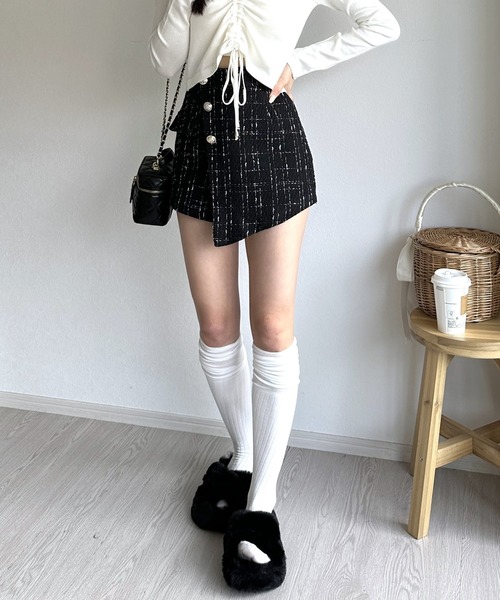 Silly（シリー）の「【ふわふわのボリューム感が可愛い】クロスデザインフェイクファーサンダル（サンダル・レディース・ホワイト/ベージュ/ブラック・SMALL/MEDIUM/LARGE）」の12枚目の写真