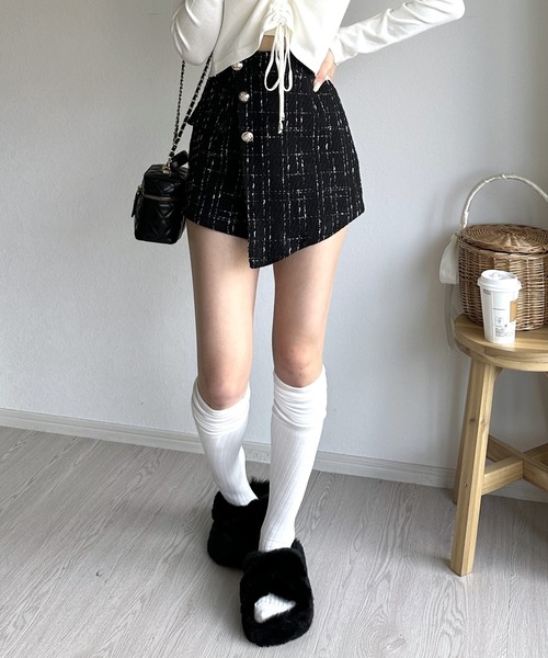 Silly（シリー）の「【ふわふわのボリューム感が可愛い】クロスデザインフェイクファーサンダル（サンダル・レディース・ホワイト/ベージュ/ブラック・SMALL/MEDIUM/LARGE）」の13枚目の写真