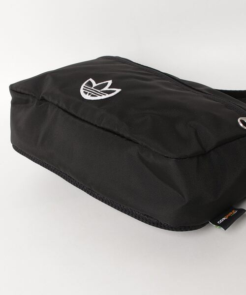 adidas（アディダス）の「プレミアム エッセンシャルズ スモールエアライナーバッグ ショルダーバッグ / アディダスオリジナルス adidas Originals（ショルダーバッグ・メンズ・ブラック・FREE）」の8枚目の写真