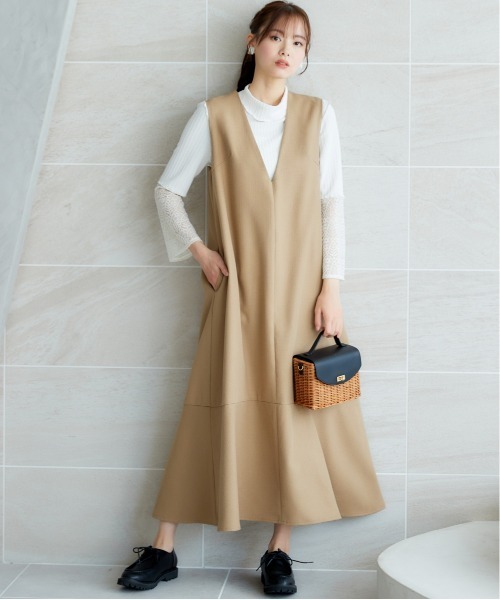 miclat（ミクラ）の「大きいサイズ　深Vネックワンピース　miclat（ワンピース・レディース・ベージュ/ネイビー・L/LL/3L/4L/5L）」の2枚目の写真