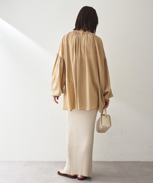 【人気•24SS 】ウィムガゼット 2WAYギャザーブラウス キャメルベージュ 人気•24SS 】ウィムガゼット 2WAYギャザーブラウス キャメル