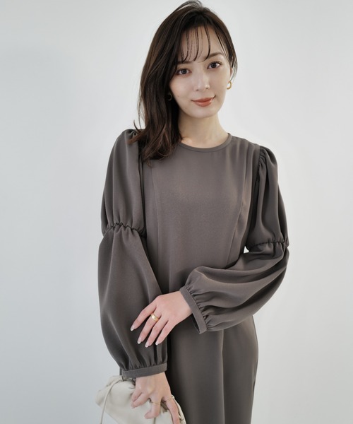 【新品タグ付き】 anuans ダブルスリーブボリュームワンピース anuans（アニュアンス）の「ダブルスリーブボリュームワンピース
