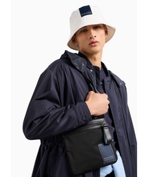 ARMANI EXCHANGE | 【A|X アルマーニ エクスチェンジ】＜オンライン限定＞AXロゴ　フラットショルダーバッグ(ショルダーバッグ)