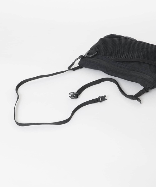 Snow Peak（スノーピーク）の「Snow Peak Apparel　Everyday Use Sacoche（ショルダーバッグ・レディース・ブラック/グレー・ONE）」の11枚目の写真