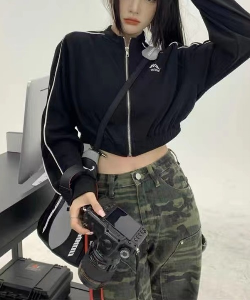 ENLIKE（エンリケ）の「ZIPアップショートジャケット（その他アウター・レディース・ブラック/ベージュ・FREE）」の6枚目の写真