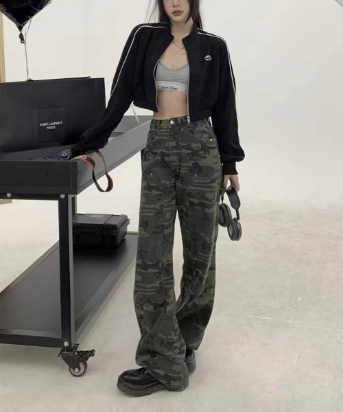 ENLIKE（エンリケ）の「ZIPアップショートジャケット（その他アウター・レディース・ブラック/ベージュ・FREE）」の3枚目の写真