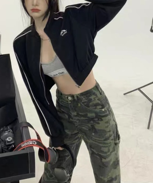 ENLIKE（エンリケ）の「ZIPアップショートジャケット（その他アウター・レディース・ブラック/ベージュ・FREE）」の4枚目の写真