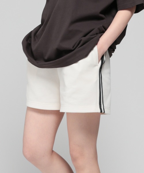 Honeys(ハニーズ)の「ライン入りショートパンツ(その他パンツ・レディース・アイボリー/サックスブルー/ブラック/杢グレー・M/S/SS/LL/L)」の2枚目の写真