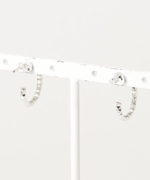 tone（トーン）の「【925 SILVER ACC】カットボールフープピアス17mmSV925(OG)（ピアス（両耳用）・レディース・シルバー・FREE）」の2枚目の写真