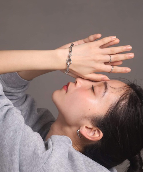 LHME(エルエイチエムイー)の「【WEB限定】“Moment”リンクホースシューチェーンブレスレット/サージカルステンレス(金属アレルギー対応)【LHME / エルエイチエムイー】(ブレスレット・レディース・シルバー・ONE SIZE)」の12枚目の写真