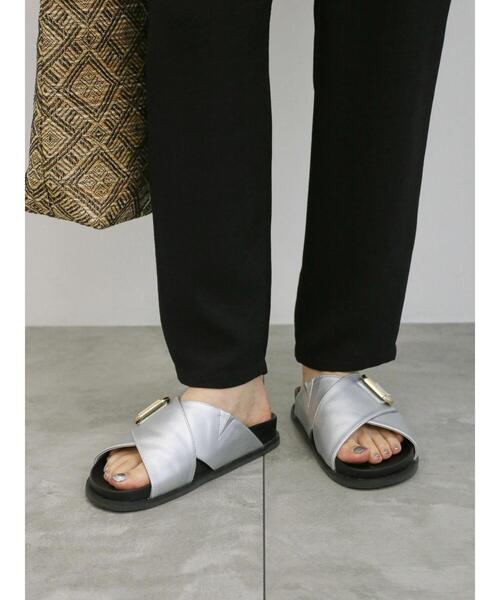 Samansa Mos2 blue(サマンサモスモスブルー)の「バックルクロスベルトサンダル(ドレスシューズ・レディース・キナリ/ブラック/シルバー・M/L)」の5枚目の写真