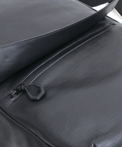 YArKA（ヤーカ）の「【YArKA/ヤーカ】real leather square flap back pack [Alnitak4] / リアルレザー四角フラップバックパック(リュック)（バックパック/リュック・メンズ・ブラック・FREE）」の16枚目の写真