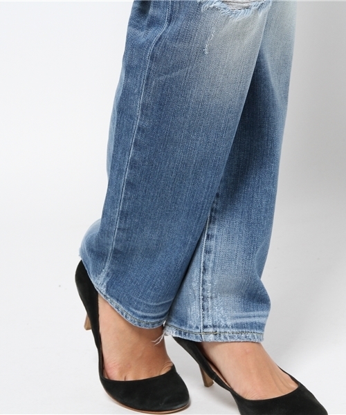 Ray BEAMS(レイビームス)の「RED CARD / ダメージ デニム(デニムパンツ・レディース・ブルー系その他・24/22/23/25)」の8枚目の写真