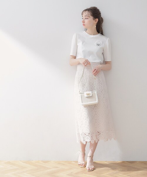 couture brooch（クチュールブローチ）の「◆【オトナ女性に捧ぐ】CBロゴ刺繍リボンTシャツ（Tシャツ/カットソー・レディース・オフホワイト/ブラック系2/ブラック/サックスブルー・36/38/40/42）」の17枚目の写真