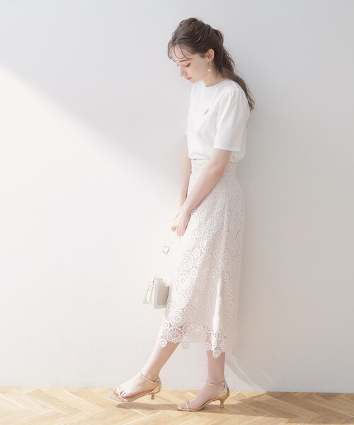 couture brooch（クチュールブローチ）の「◆【オトナ女性に捧ぐ】CBロゴ刺繍リボンTシャツ（Tシャツ/カットソー・レディース・オフホワイト/ブラック系2/ブラック/サックスブルー・36/38/40/42）」の18枚目の写真