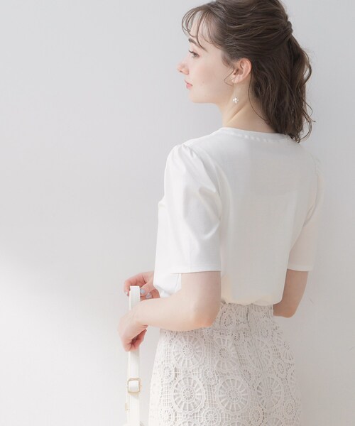 couture brooch（クチュールブローチ）の「◆【オトナ女性に捧ぐ】CBロゴ刺繍リボンTシャツ（Tシャツ/カットソー・レディース・オフホワイト/ブラック系2/ブラック/サックスブルー・36/38/40/42）」の22枚目の写真