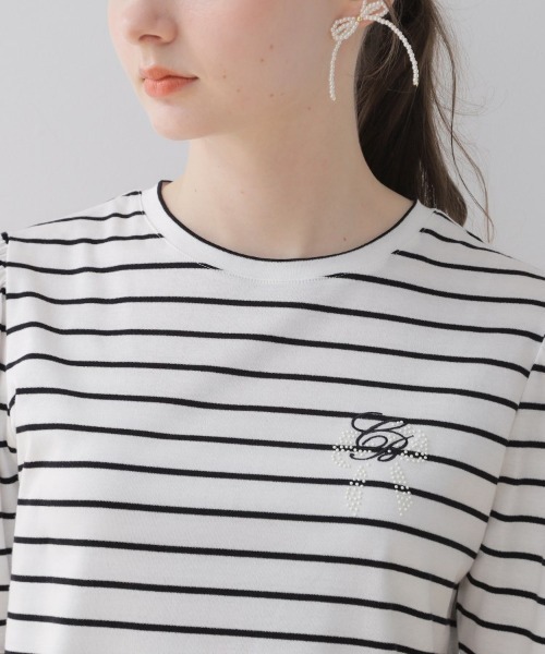 couture brooch（クチュールブローチ）の「◆【オトナ女性に捧ぐ】CBロゴ刺繍リボンTシャツ（Tシャツ/カットソー・レディース・オフホワイト/ブラック系2/ブラック/サックスブルー・36/38/40/42）」の14枚目の写真