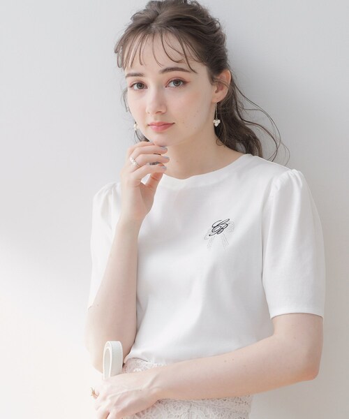 couture brooch（クチュールブローチ）の「◆【オトナ女性に捧ぐ】CBロゴ刺繍リボンTシャツ（Tシャツ/カットソー・レディース・オフホワイト/ブラック系2/ブラック/サックスブルー・36/38/40/42）」の5枚目の写真
