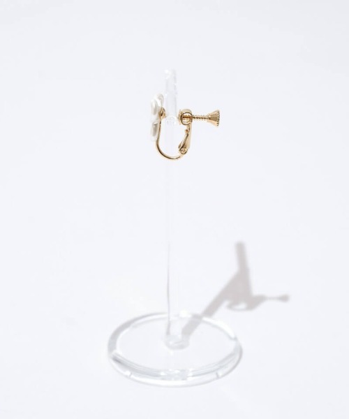 flower（フラワー）の「ホイップリボンイヤリング（イヤリング・レディース・ホワイト・FREE）」の3枚目の写真