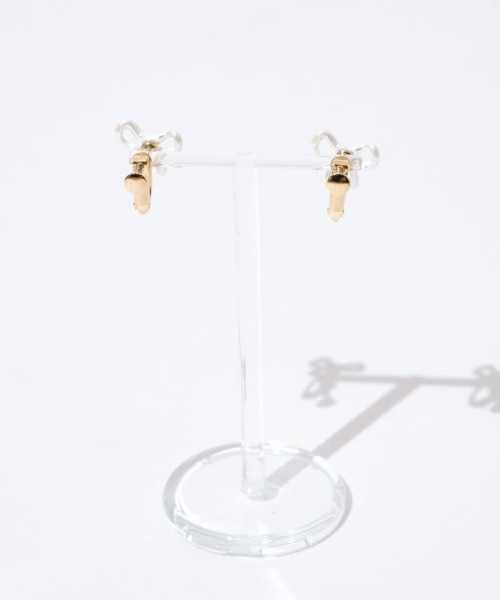 flower（フラワー）の「ホイップリボンイヤリング（イヤリング・レディース・ホワイト・FREE）」の4枚目の写真