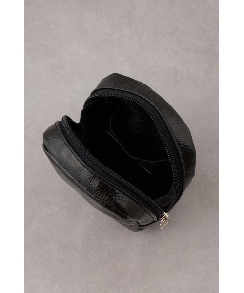 AZUL by moussy（アズールバイマウジー）の「メタリックフェイクレザーミニポーチ（ポーチ・レディース・シルバー/ブラック・FREE）」の7枚目の写真