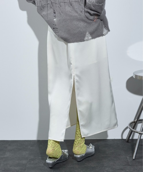 THE YOn(ザヨン)の「フラワーモチーフサテンナロースカート(スカート・レディース・アイボリー/ブラック・S/M)」の13枚目の写真