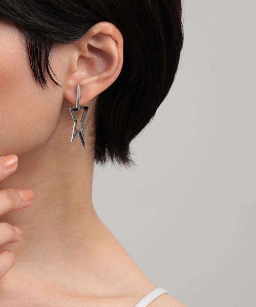 PLUS VENDOME(プラス ヴァンドーム)の「FINELINETATTOO_STAR_ピアス(ピアス(両耳用)・レディース・シルバー・ONE SIZE)」の3枚目の写真
