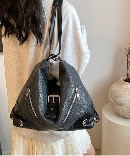 FREE STYLISTS（フリー スタイリスト）の「Y2K ベルト デザイン 外ポケット ショルダーバッグ 3way 大容量 A4収納可能 通勤斜めがけバッグ（ショルダーバッグ・レディース・シルバー/ブラック・FREE）」の14枚目の写真