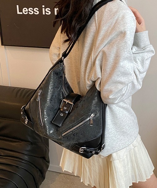 FREE STYLISTS（フリー スタイリスト）の「Y2K ベルト デザイン 外ポケット ショルダーバッグ 3way 大容量 A4収納可能 通勤斜めがけバッグ（ショルダーバッグ・レディース・シルバー/ブラック・FREE）」の17枚目の写真