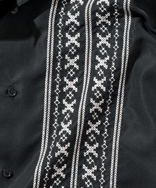 NO NEED(ノーニード)の「キューバ刺繍 オープンカラーシャツ /セットアップ可能(シャツ/ブラウス・メンズ・グレー/ベージュ/ネイビー・フリ-)」の4枚目の写真